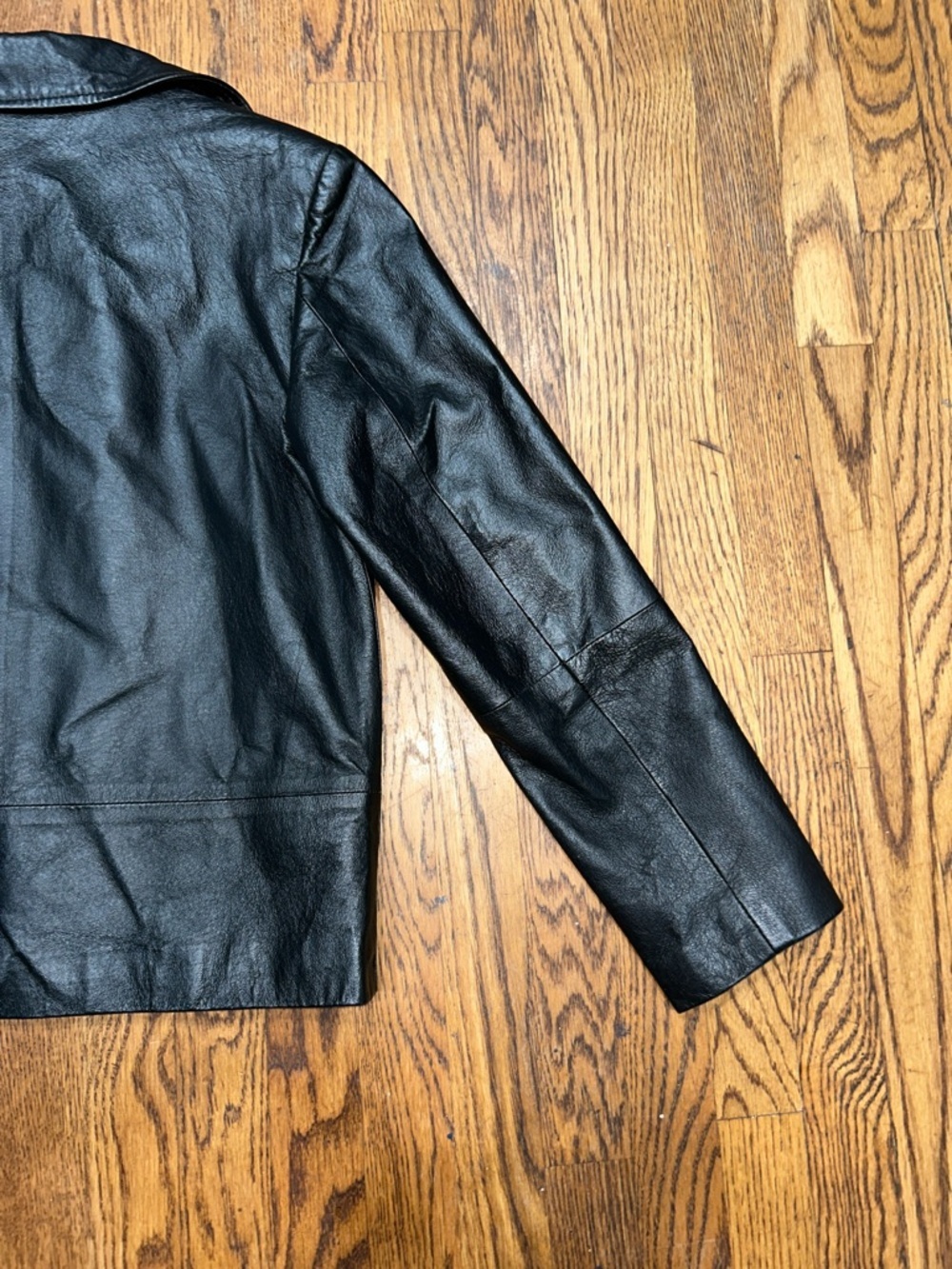 Clio Women’s Black Leather Bomber Jacket with Zip Front - Picture 8 of 11